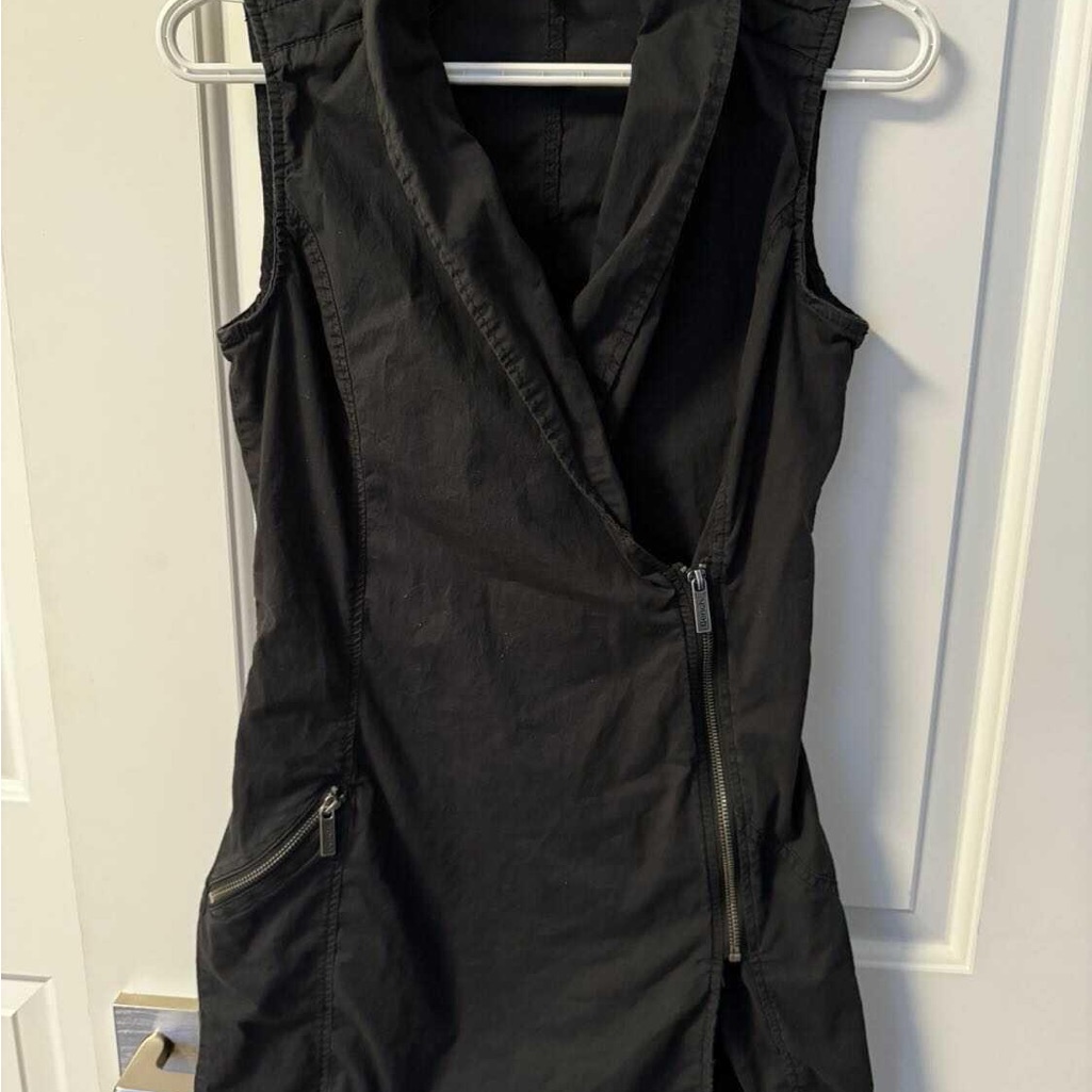 Black Bench Sleeveless Dress